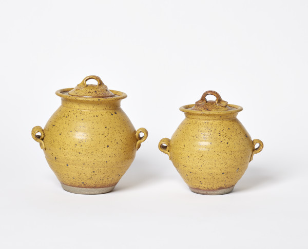 Stew Pot & Stew Pot, Janice Tchalenko, 1978. © Janice Tchalenko. Crafts Council Collection: P272a & P272b. Photo: Jon Stokes. 