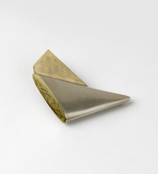 Triangular Winged Brooch With Yellow Gold Wing, 1977-78, Crafts Council Collection: J87. Photo: Todd-White Art Photography.