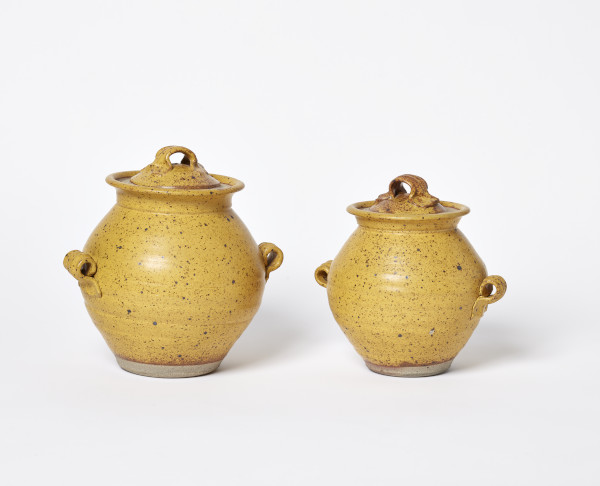 Stew Pot & Stew Pot, Janice Tchalenko, 1978. © Janice Tchalenko. Crafts Council Collection: P272a & P272b. Photo: Jon Stokes. 