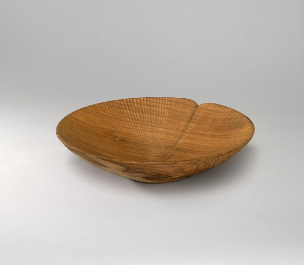 Wooden Dish, David Pye, 1975, Crafts Council Collection: W9. Photo: Todd-White Art Photography.