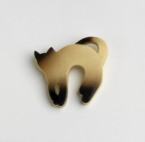Tabby Cat Brooch, Cicada, 1973-76, Crafts Council Collection: J37. Photo: Todd-White Art Photography.