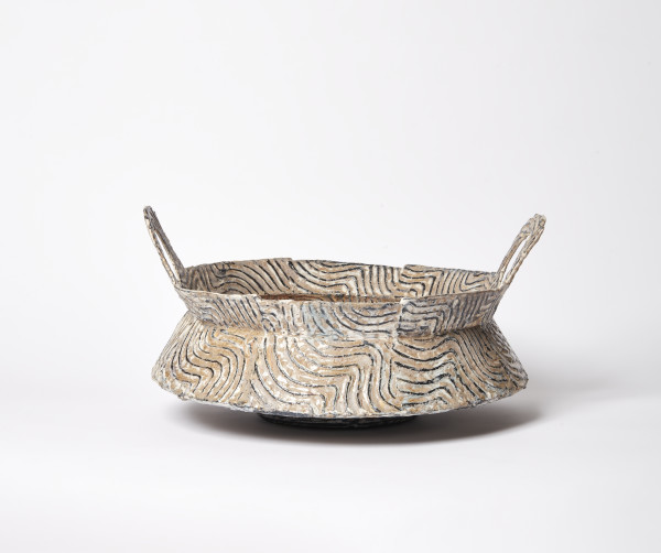 Bracelet Bowl, Henry Pim, 1985. © Henry Pim. Crafts Council Collection: P373. Photo: Jon Stokes. 