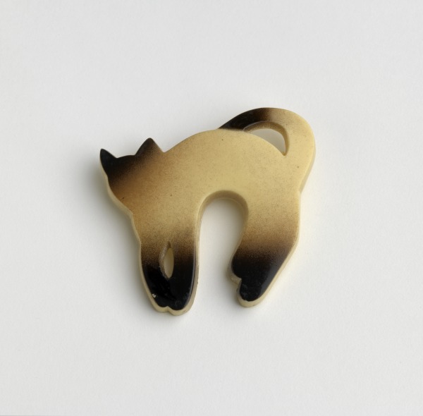 Siamese Cat Brooch, Cicada, 1973-76, Crafts Council Collection: J37. Photo: Todd-White Art Photography.