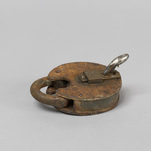 Bronze Padlock (from Ballet to Remember Series), Maria Militsi, 2009-2010, Crafts Council Collection: J295. Photo: Todd-White Art Photography.