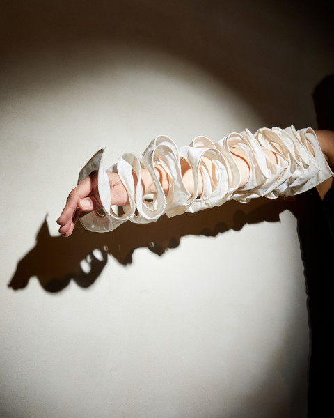 ARM PIECE, CAROLINE BROADHEAD, 1984. © CAROLINE BROADHEAD, Crafts Council Collection: J235. Photo: LINDA SHAKESBY.