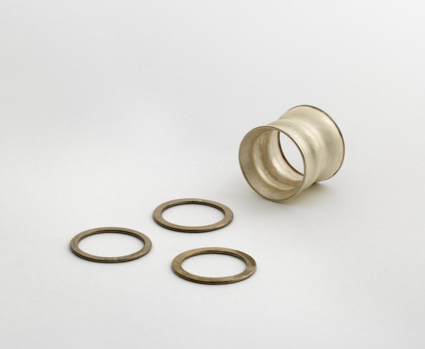 Wobble Ring, Cynthia Cousens, 1992, Crafts Council Collection: J228. Photo: Todd-White Art Photography.
