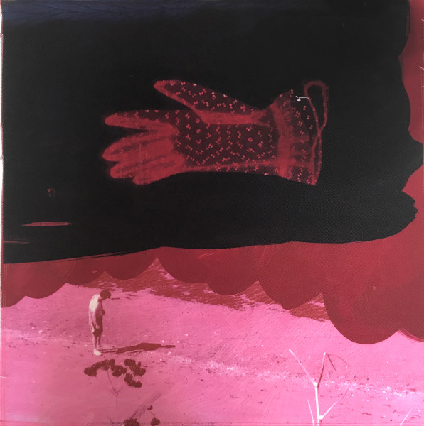Thanetian Glove, Shelly Goldsmith, 2019. Crafts Council Collection: 2020.13. Photo courtesty of Shelly Goldsmith.