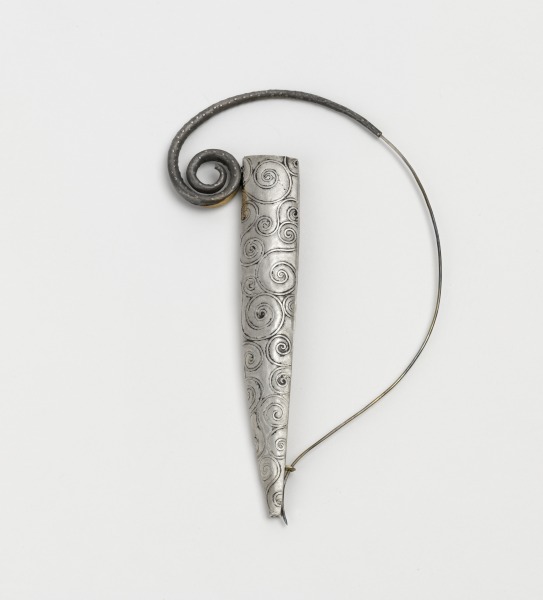Sliced Swirly Brooch, Cynthia Cousens, 1989, Crafts Council Collection: J194. Photo: Todd-White Art Photography.