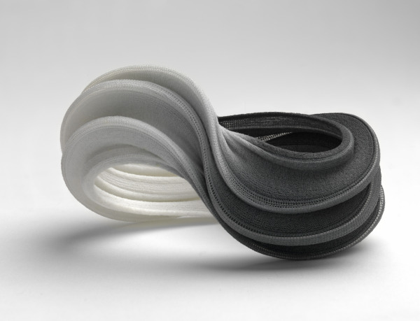 Flow Bracelet, Yoko Izawa, 2012, Crafts Council Collection: J306. Photo: Todd-White Art Photography.